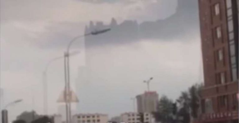 Και άλλη ιπτάμενη πόλη στον ουρανό της Κίνας