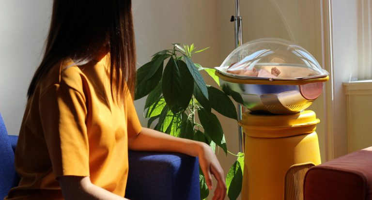 ΤΡΟΜΑΚΤΙΚΟ!!! ΜΕΓΑΛΩΝΟΥΜΕ ΤΟ ΕΜΒΡΥΟ ΜΕΣΑ ΣΤΟ ΣΑΛΟΝΙ ΜΑΣ…