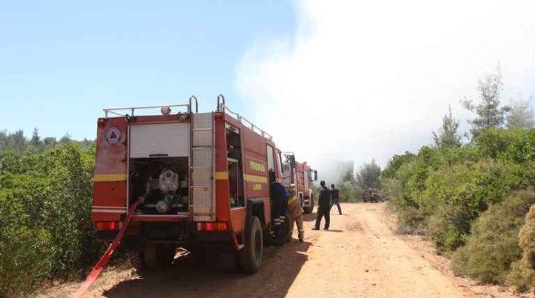 Εκτός ελέγχου δύο μεγάλες πυρκαγιές στην Κρήτη