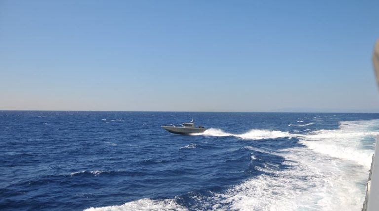 Παιχνίδι έντασης από την Τουρκία: Έστειλε τρία πολεμικά στο Αιγαίο για ένα ναρκώπλοιο