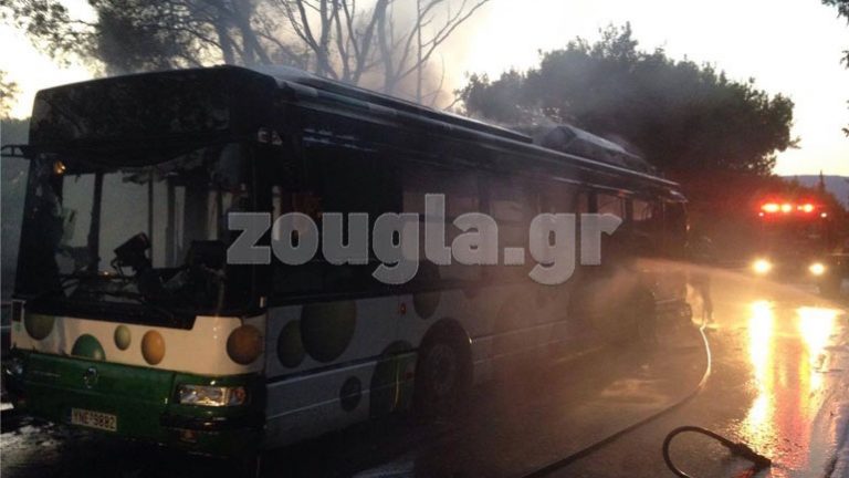 Βαρυμπόμπη: Λεωφορείο άρπαξε φωτιά εν κινήσει