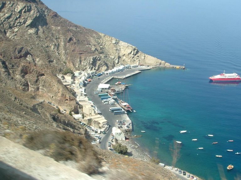 ALERT! Τηλεφώνημα για βόμβα στο λιμάνι της Σαντορίνης