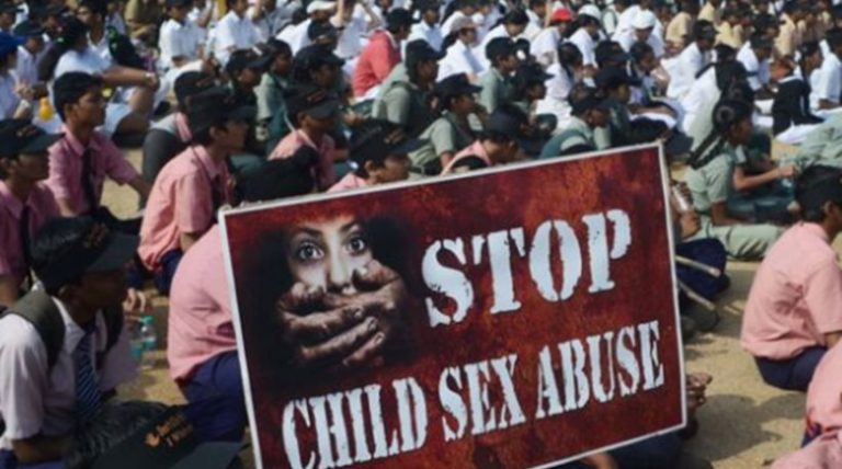 Ινδία: Γέννησε κοριτσάκι η 10χρονη που έμεινε έγκυος από βιασμό