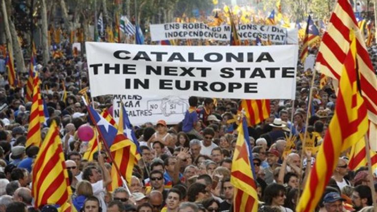 H ισπανική αστυνομία έχει αποκλείσει 1.300 από τα 2.315 εκλογικά κέντρα