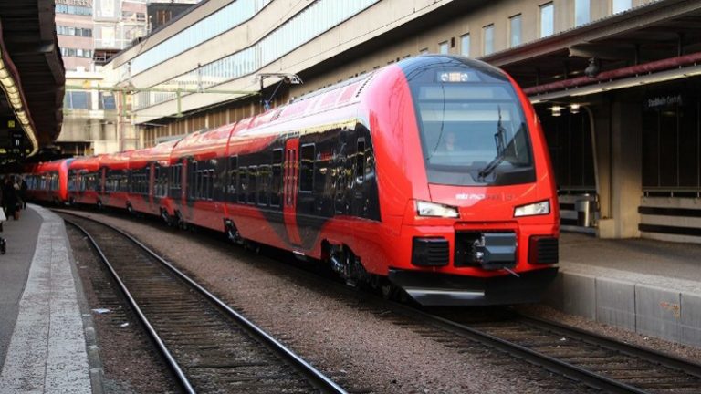 Σουηδία: Τέσσερις τραυματίες σε σύγκρουση τρένου με τεθωρακισμένο