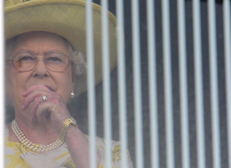 Η βασίλισσα Ελισάβετ έχει έτοιμο λόγο για τον Γ’ Παγκόσμιο Πόλεμο!