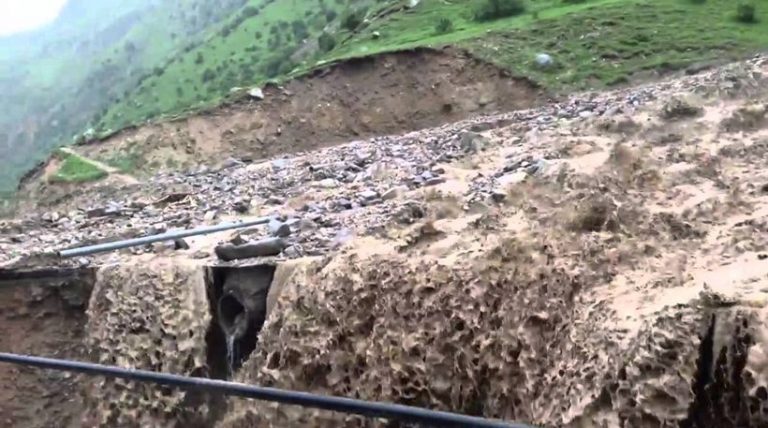 Καταστροφική κατολίσθηση κοντά στο όρος Ελμπρους , 300 τουρίστες εγκλωβισμένοι….