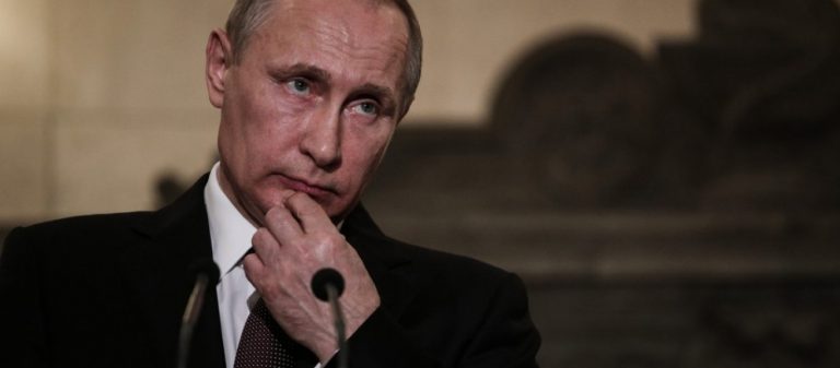 Ρωσία: Να ξεκινήσει ο μαζικός εμβολιασμός την επόμενη βδομάδα ζητά ο Πούτιν