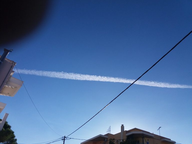 Πώς εξελίσσεται ένα χημικό σύννεφο στον ουρανό μεσα σε μία ώρα