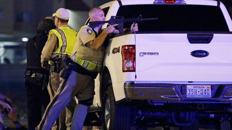 Τι γίνεται αν  ακούσεις μέσα από το ραδιόφωνο της αστυνομίας οτι δεν ειναι ενας ο εκτελεστής και ότι οι βολές πεφτανε από διάφορα σημεία;