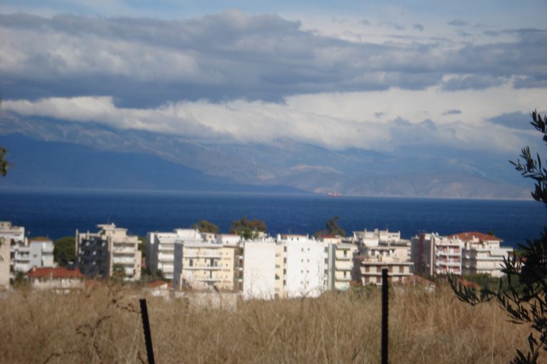 Κάνει σκάφος έρευνες έξω από το Ξυλόκαστρο για υδρογονάνθρακες;