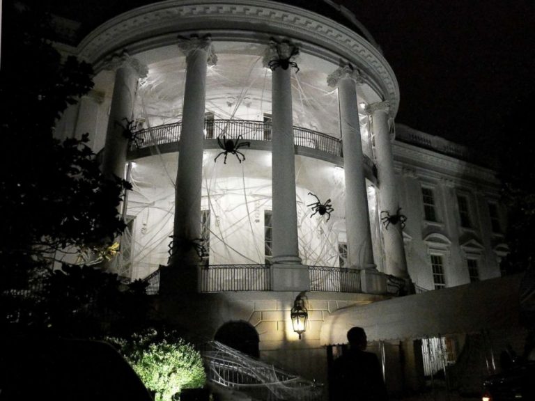 Να μην εορτάσουν τα μαύρα παιδιά;  “Στοιχειωμένος ο Λευκός οίκος”