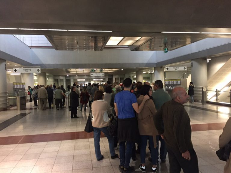 Λιποθυμίες στον δρόμο για το απόλυτο φακέλωμα