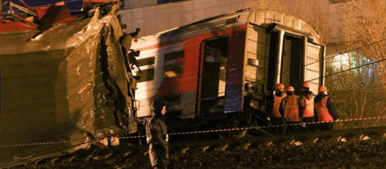 Ρωσία: 19 νεκροί από σφοδρή σύγκρουση λεωφορείου με τρένο