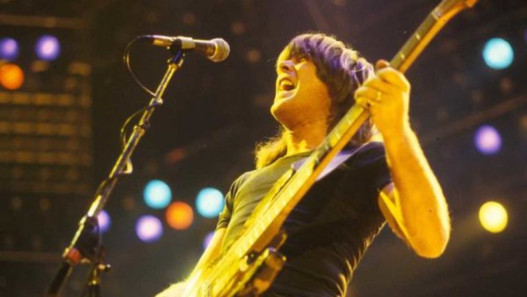 Πέθανε ο κιθαρίστας των AC/DC, Malcolm Young (64)