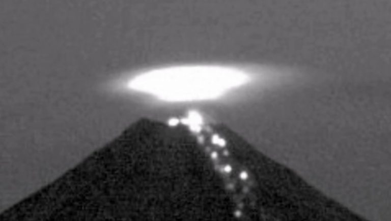 ΤΕΡΑΣΤΙΟ ΑΤΙΑ ΠΑΝΩ ΑΠΟ ΚΡΑΤΗΡΑ ΗΦΑΙΣΤΕΙΟΥ