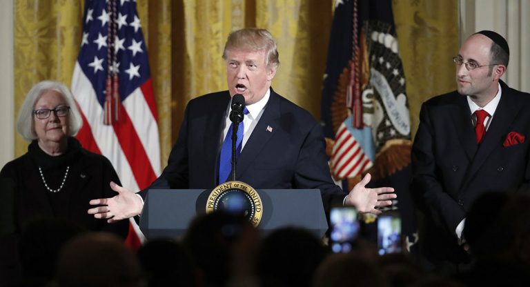 Αν και τώρα δεν μπόρεις να δείς την αληθινή μαχη …εχεις θεμα όρασης!