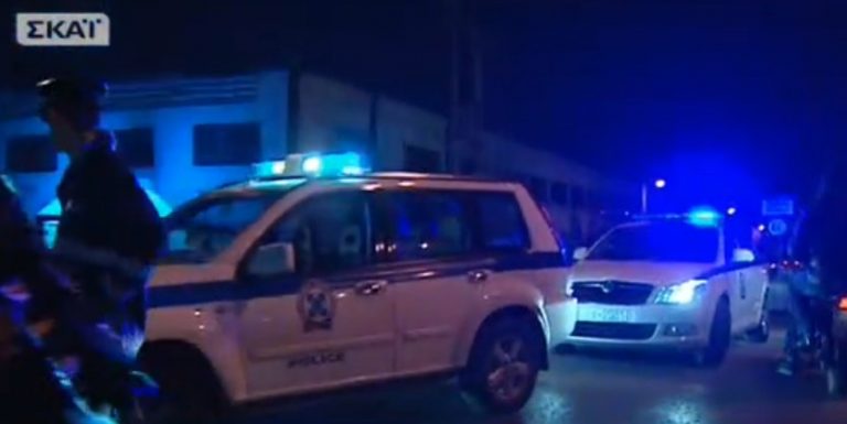 Άγριες συμπλοκές στο εργατικό κέντρο Σαλαμίνας