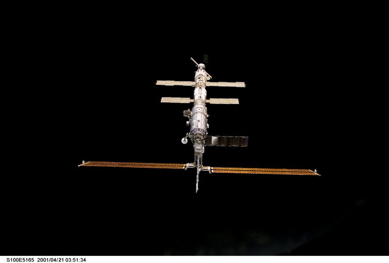 Παράξενο αντικείμενο που αιωρειται εξω απο τον ISS