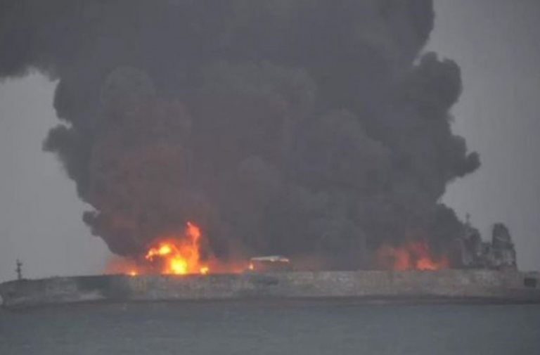 Σοκ: Σύγκρουση πλοίων και φόβοι για δεκάδες νεκρούς!