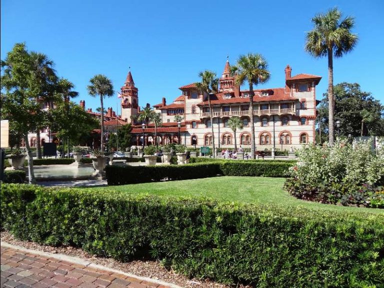 Εκρηξη ηφαιστειου στις Φιλιππίνες..μπερδεμενη λουπα !