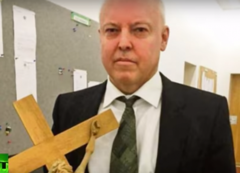 Γερμανία: Δικαστής διέταξε να κατέβει ο Σταυρός σε δίκη Αφγανού που επιτέθηκε σε ομοεθνή του επειδή έγινε χριστιανός!