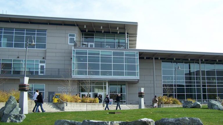 Το Highline College στην πολιτεία της Ουάσινγκτον αποκλειστηκε μετά από αναφορές πυροβολισμών