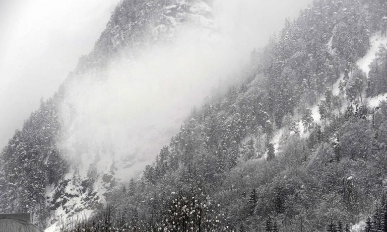 Τουλάχιστον 10 αγνοούμενοι από χιονοστιβάδα στην Ελβετία -2 τραυματίες