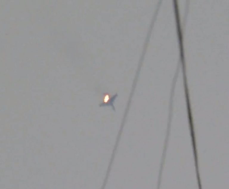 ΣΚΛΗΡΟ ΒΙΝΤΕΟ – Κατάρριψη ρωσικού μαχητικού στην Ιντλίμπ – Mαρτύρησε ο πιλότος στα χέρια των φιλοτουρκικών δυνάμεων – Ισοπεδώνει την περιοχή αυτή τη στιγμή η Ρωσία