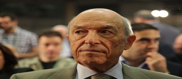 Αποδοκιμασίες κατά του Κ. Σημίτη σε πλοίο για τη Σύρο