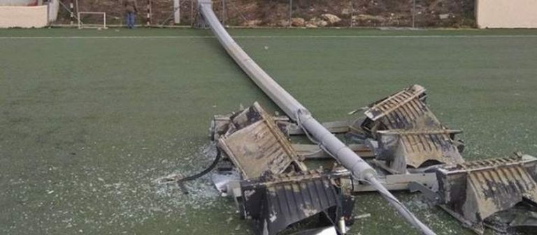 ΑΠΙΣΤΕΥΤΟ: Πυλώνας σε γήπεδο στη Σταμάτα έπεσε δύο λεπτά μετά το τέλος αγώνα