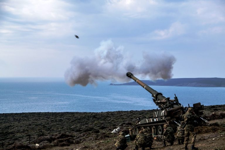 ΣΟΚ από Ερντογάν: Μετέφερε 77 αυτοκινούμενα πυροβόλα 155 χιλιοστών στα Κατεχόμενα – «Αν δεν σταματήσεις μπαίνω στην νεκρή ζώνη με άρματα μάχης» το σενάριο που μελετούν…
