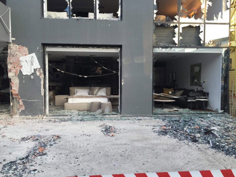 Βίντεο: Η στιγμή της ισχυρής έκρηξης σε κατάστημα στην Κηφισίας