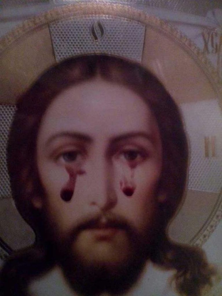 Συνταρακτικό! Ἀπό τά μάτια τοῦ Χριστοῦ, ρέει αἷμα!