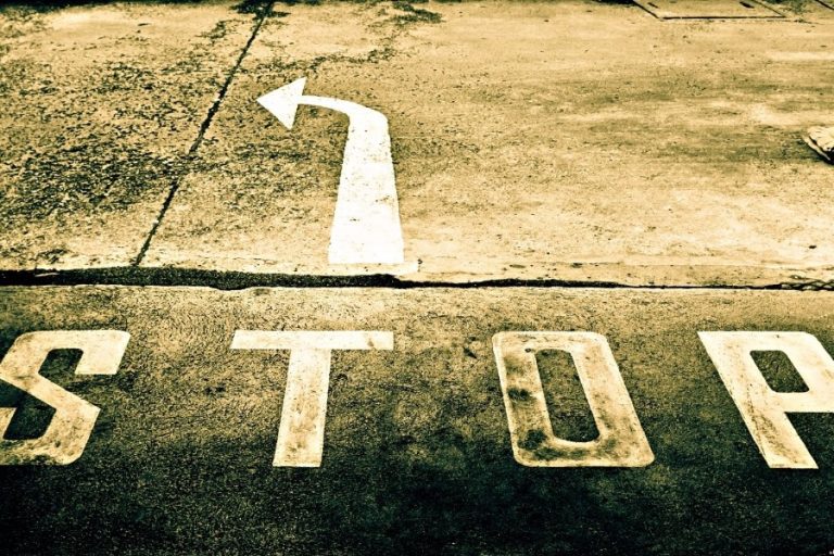 Ένας νεκρός και τέσσερις τραυματίες από τροχαίο σε σήραγγα στη Ναύπακτο