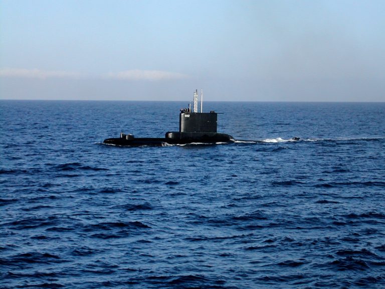 Επιχειρούν στρατηγική περικύκλωση της Ελλάδας: Τουρκικό υποβρύχιο στο Δυρράχιο και αλβανικό πολεμικό πλοίο στην Σμύρνη
