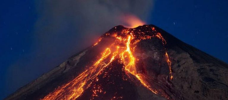 «Ξύπνησε» το ηφαίστειο του Τζέιμς Μποντ στην Ιαπωνία