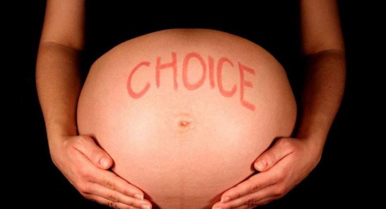 ΜΕ 80.000 ΕΚΤΡΩΣΕΙΣ ΤΟ ΧΡΟΝΟ, ΔΕ ΒΛΕΠΟΥΜΕ ΤΗΝ ΠΟΛΗ ΟΥΤΕ ΜΕ ΤΑ ΚΥΑΛΙΑ