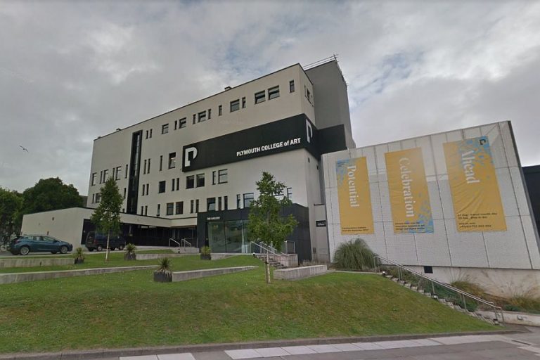 Συναγερμός στη Βρετανία: Εκκενώνουν σχολεία έπειτα από απειλές για τρομοκρατική επίθεση