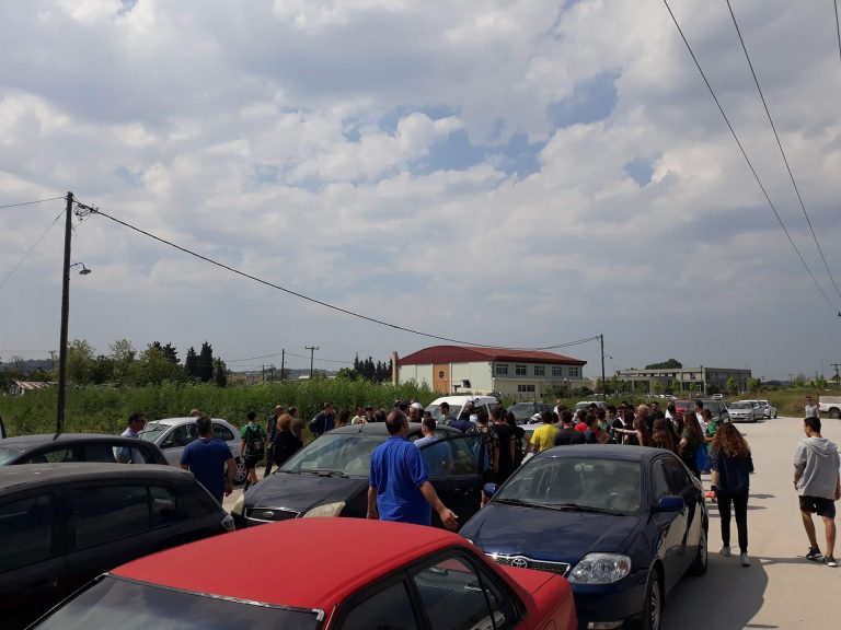 Εικόνες ντροπής – Άγριο ξύλο σε αγώνα παιδικού ποδοσφαιρικού πρωταθλήματος στη Θεσσαλονίκη