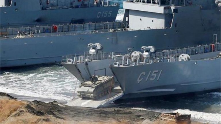 Η Τουρκία κάνει πρόβα απόβασης σε ελληνικό νησί: Πρωτοφανής κινητικότητα απέναντι από τη Χίο – Συγκέντρωση μεγάλων ναυτικών και ειδικών δυνάμεων