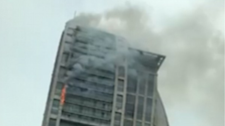 Φωτιά άρπαξε ο πύργος του Ντόναλντ Τραμπ στο Μπακού του Αζερμπαϊτζάν.