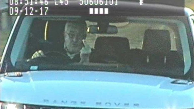 Ο ΜΕΓΆΛΟΣ ΑΔΕΛΦΌΣ ΤΙΜΩΡΕΊ ΜΕ ΤΗΝ ΦΩΤΟΓΡΑΦΊΑ ΣΑΣ ΑΝ ΔΕΝ ΣΥΛΛΆΒΕΙ ΤΗΝ ΤΑΧΎΤΗΤΑ ΣΑΣ