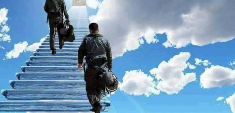 Φεύγουν οι ΗΡΩΕΣ και μένουν οι προδότες