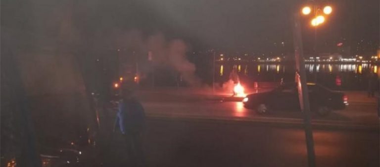 Επεισόδια στη Μυτιλήνη μεταξύ κατοίκων και αλλοδαπών που έχουν καταλάβει την πλατεία Σαπφούς