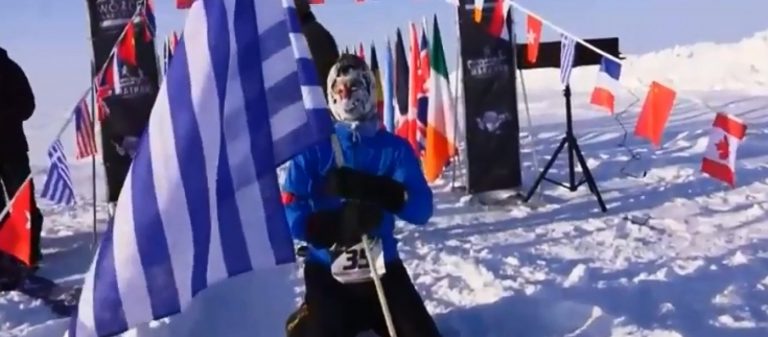 Έλληνας ο νικητής στον μαραθώνιο του Βορείου Πόλου – Με την σημαία στο χέρι! (βίντεο)