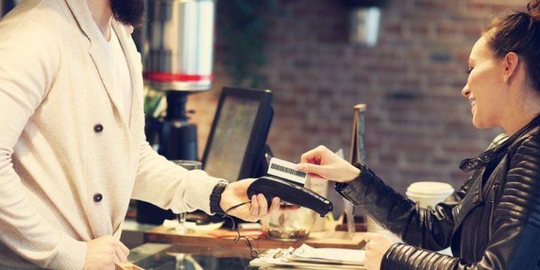 Οι Σουηδοί αργούν αλλά ξυπνούν. Γιατί δεν θέλουν την κατάργηση των μετρητών και τι τους φοβίζει.