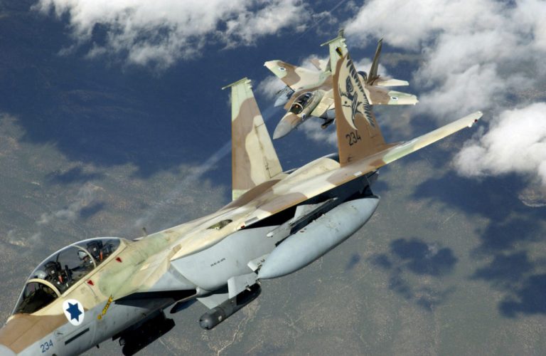 Ρωσικό υπουργείο Αμυνας: Ισραηλινά F-15 πίσω από την επίθεση εναντίον του στρατιωτικού αεροδρομίου στη Χομς