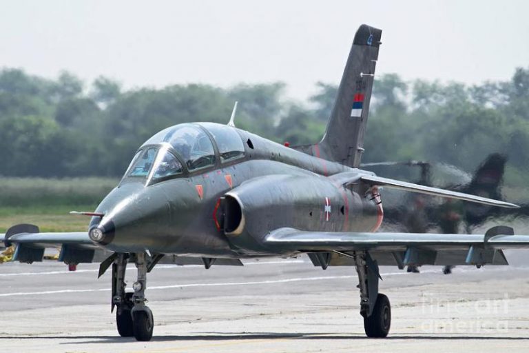 Συντριβή στρατιωτικού αεροσκάφους στην Σερβία – Νεκρός ο πιλότος