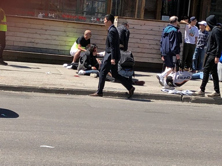 Βαν έπεσε σε πεζούς στο Τορόντο -Πληροφορίες για νεκρούς